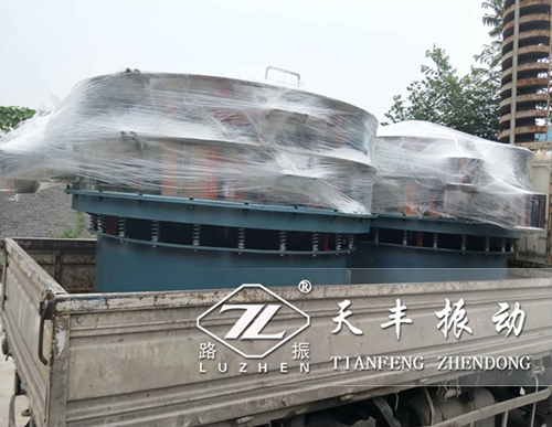 寧夏TS2000振動篩已發(fā)貨,丁經(jīng)理請注意查收！